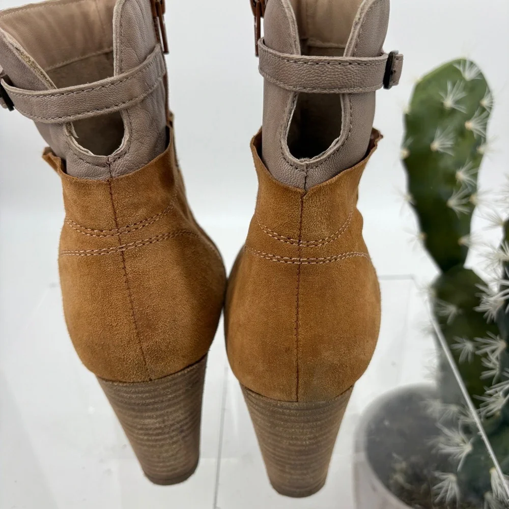 Seychelle's Fascinate Tan and Taupe Suede Ankle Booties Size 10 Block Heel Zip